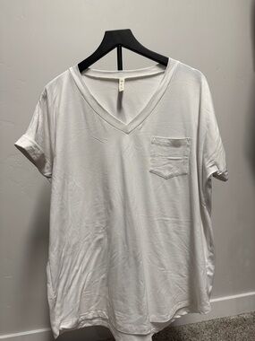 mts White V-Neck Pocket T-Shirt
